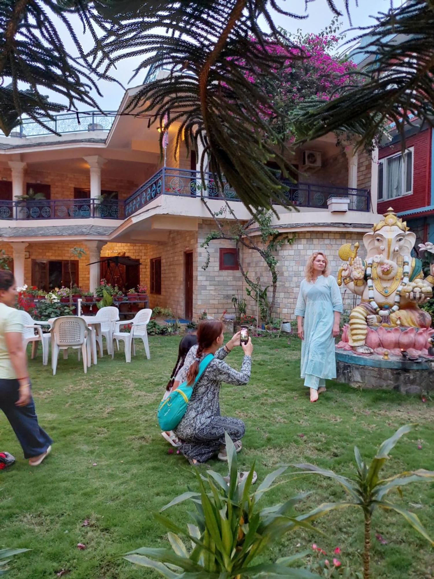 Blue Planet Lodge & Restaurant Pokhara Buitenkant foto