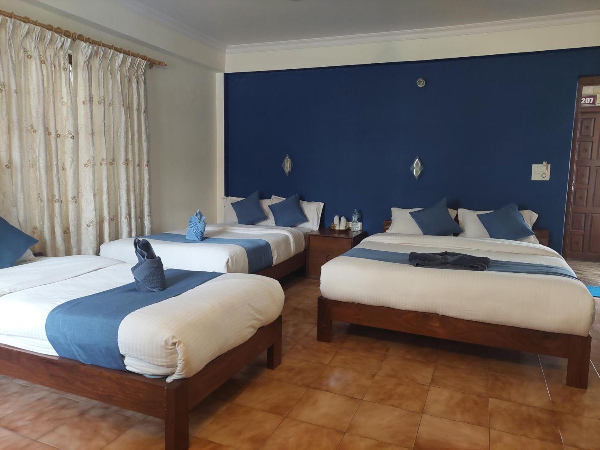 Blue Planet Lodge & Restaurant Pokhara Buitenkant foto
