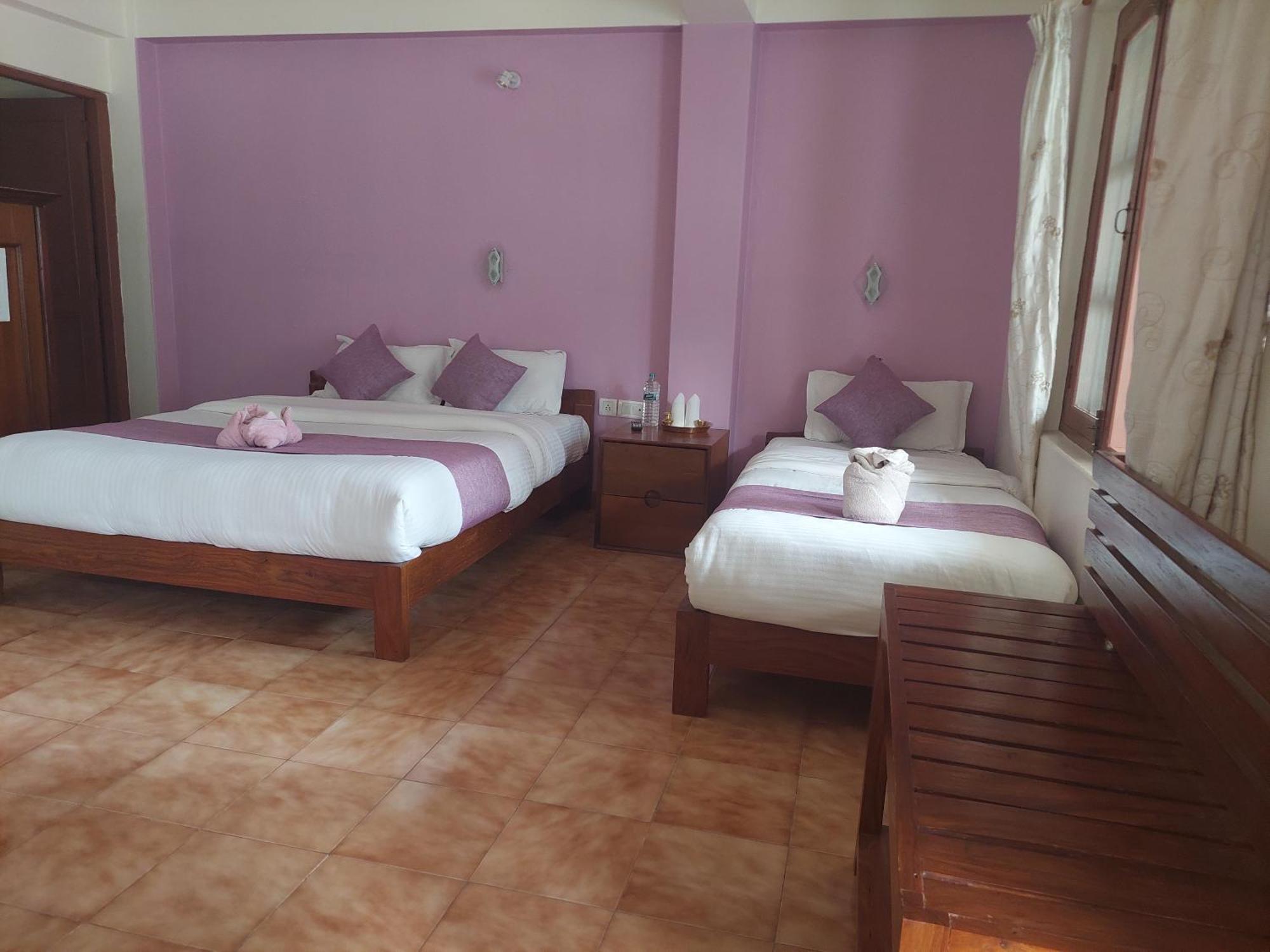 Blue Planet Lodge & Restaurant Pokhara Buitenkant foto
