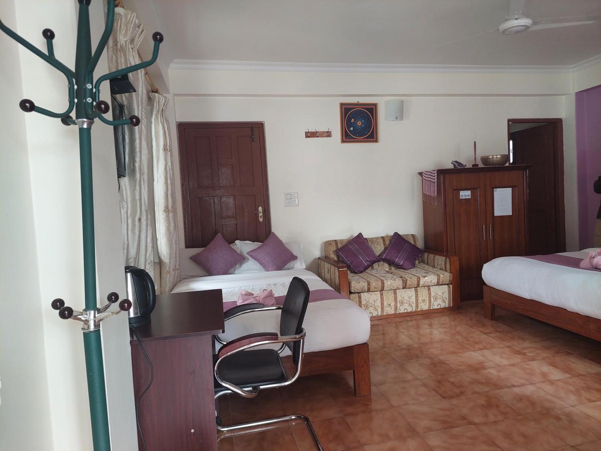 Blue Planet Lodge & Restaurant Pokhara Buitenkant foto