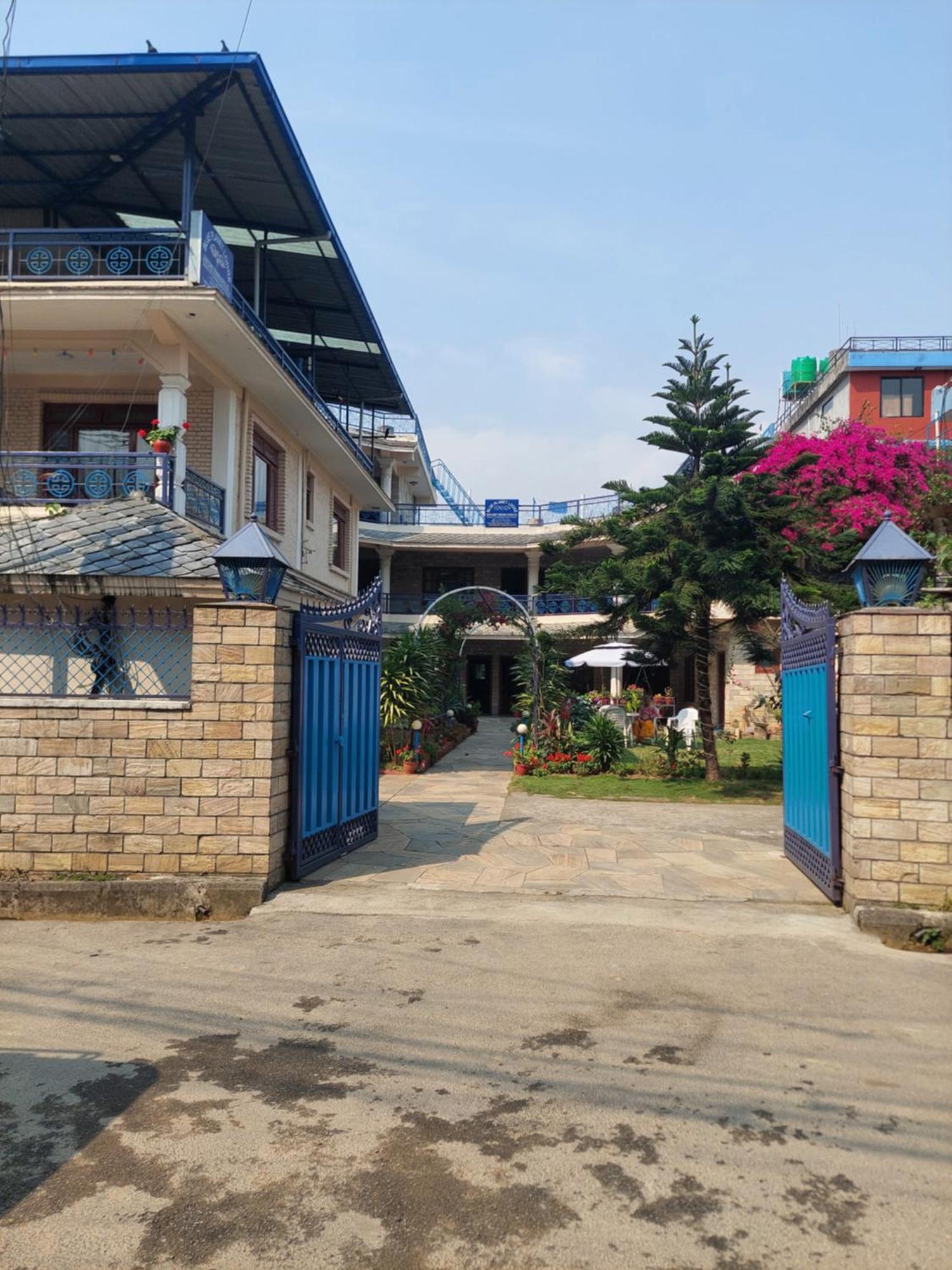 Blue Planet Lodge & Restaurant Pokhara Buitenkant foto
